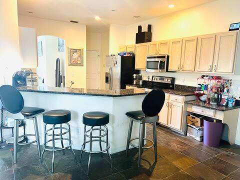 Room In Citrus Park And Carollwood, Close To The Airport & Downtown Тампа Екстериор снимка