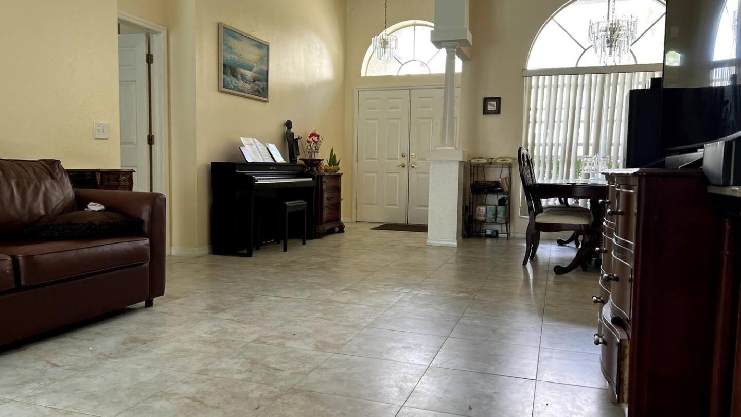 Room In Citrus Park And Carollwood, Close To The Airport & Downtown Тампа Екстериор снимка